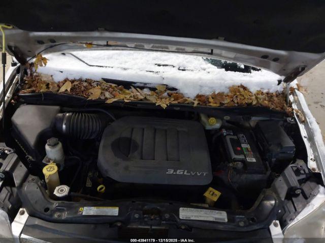 Chrysler Town & Country Touring-l Image 7