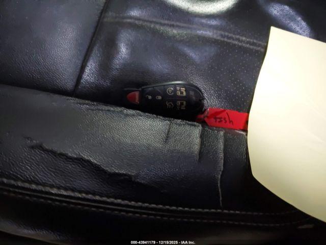 Chrysler Town & Country Touring-l Image 9