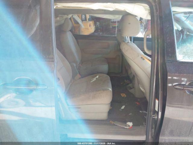 Kia Sedona Lx Image 6