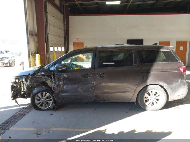 Kia Sedona Lx Image 12