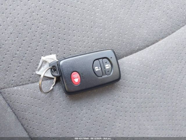 Toyota Prius Two Image 8