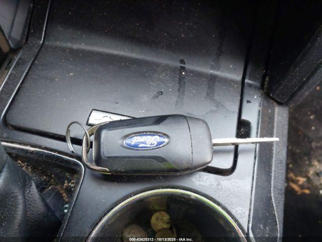 Ford Explorer Image 15