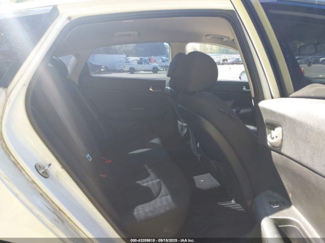 Kia Optima Lx Image 9