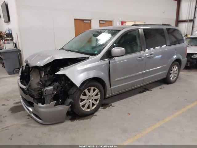 Chrysler Town & Country Touring Image 5