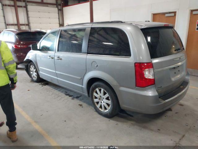 Chrysler Town & Country Touring Image 7