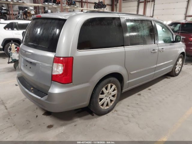 Chrysler Town & Country Touring Image 6