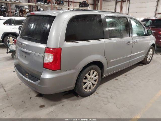 Chrysler Town & Country Touring Image 6