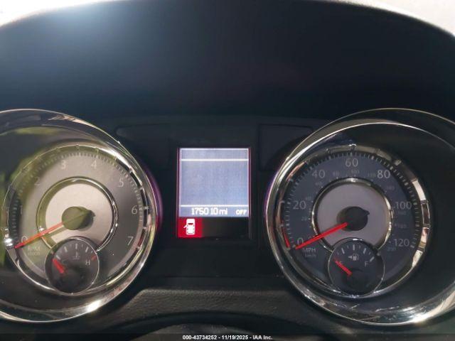 Chrysler Town & Country Touring Image 15