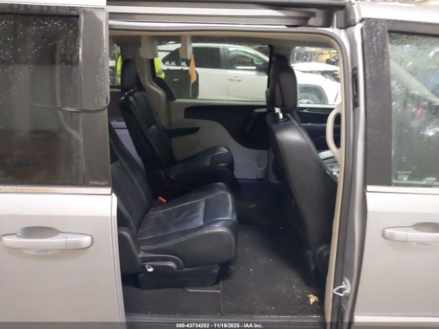 Chrysler Town & Country Touring Image 3