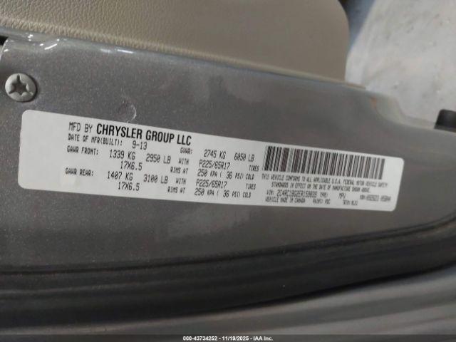 Chrysler Town & Country Touring Image 9