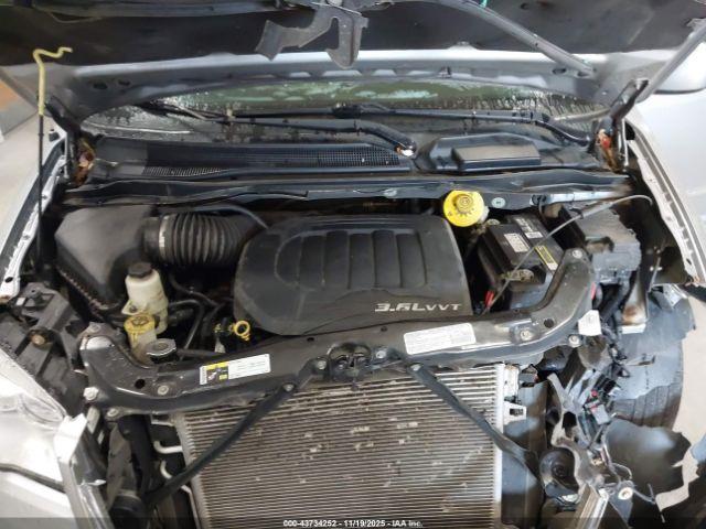 Chrysler Town & Country Touring Image 13