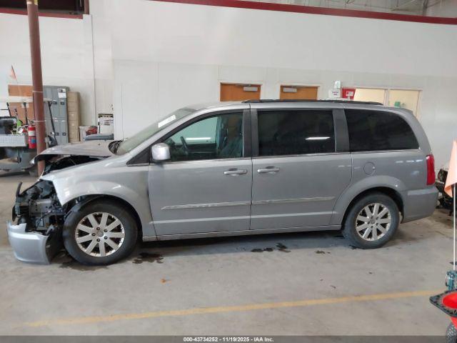 Chrysler Town & Country Touring Image 16