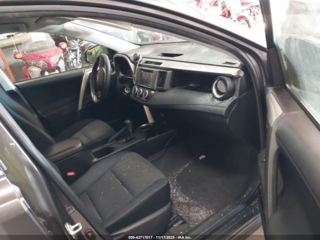 Toyota RAV4 Le Image 3