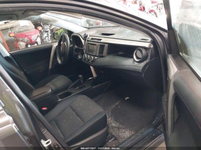 Toyota RAV4 Le Image 3