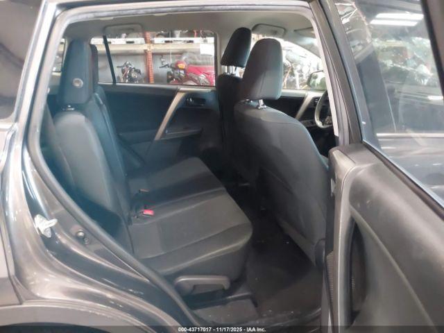 Toyota RAV4 Le Image 10