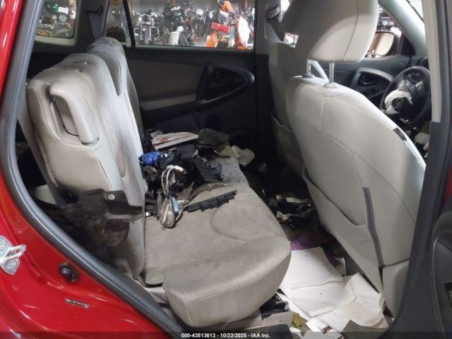 Toyota RAV4 Image 12