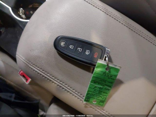 Ford Escape Titanium Image 11