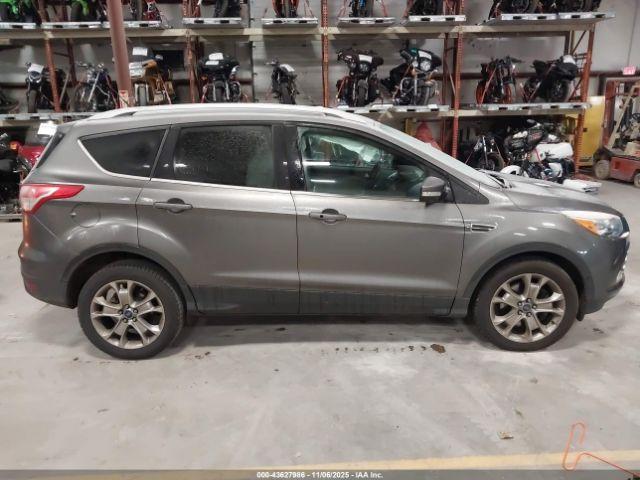 Ford Escape Titanium Image 3