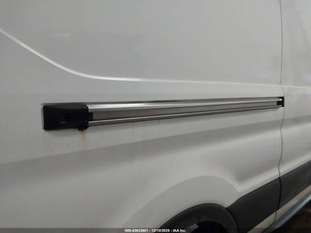 Ford Transit Image 20