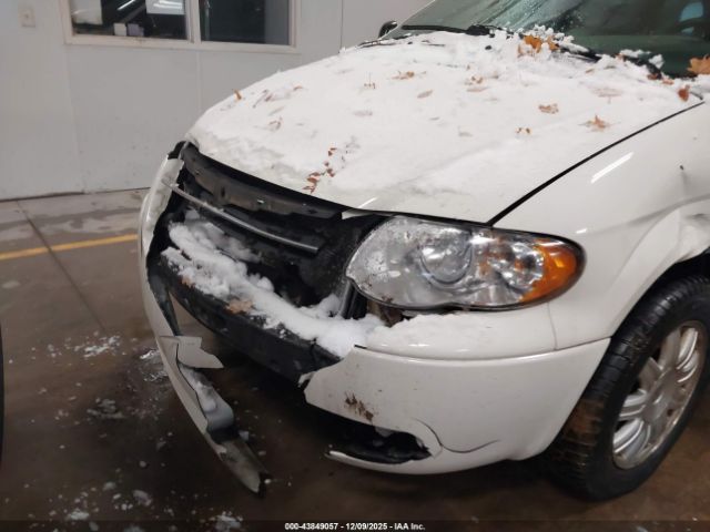 Chrysler Town & Country Touring Image 4