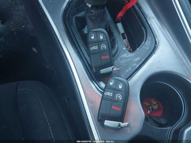 Dodge Challenger Image 10