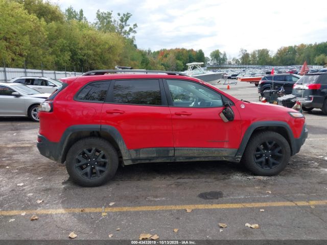 Jeep Cherokee Trailhawk 4x4 Image 10
