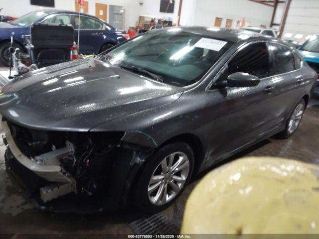 Chrysler 200 Limited Image 4