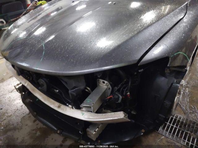 Chrysler 200 Limited Image 13