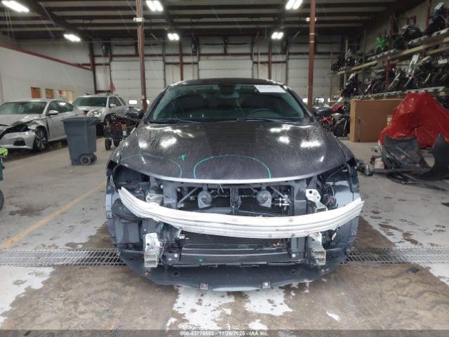 Chrysler 200 Limited Image 11