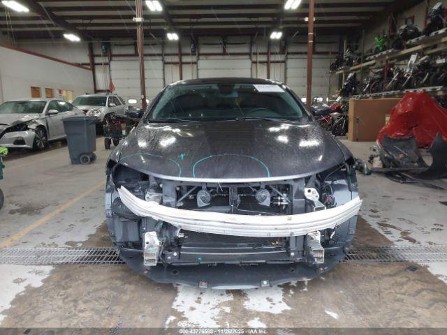 Chrysler 200 Limited Image 11