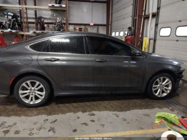 Chrysler 200 Limited Image 10