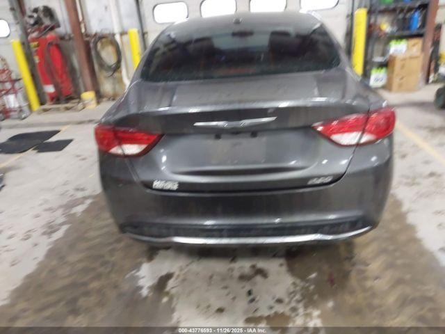 Chrysler 200 Limited Image 16
