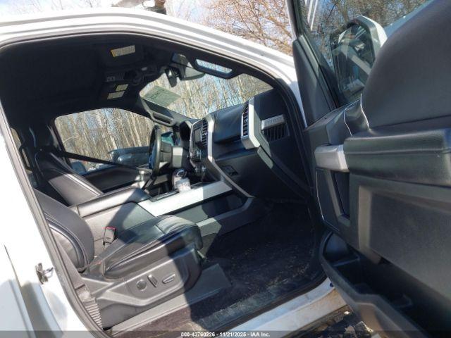 Ford F-150 Lariat Image 16