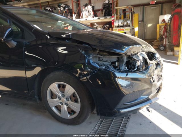 Chevrolet Cruze Ls Auto Image 14