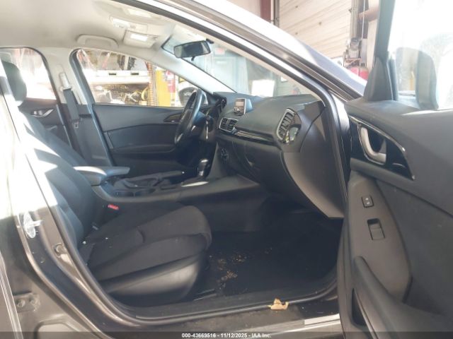 Mazda Mazda3 I Touring Image 4