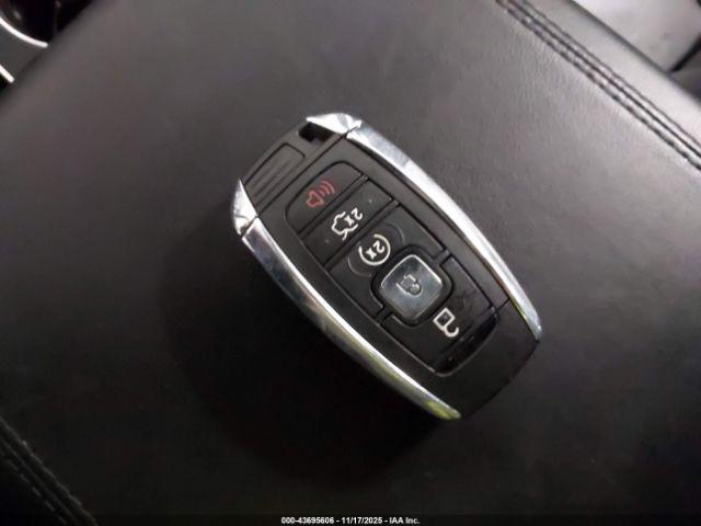 Lincoln Continental Select Image 12