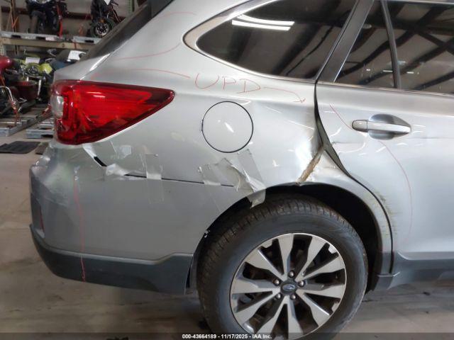 Subaru Outback 2.5i Limited Image 10