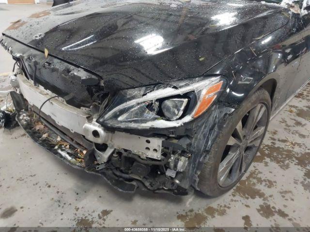 Mercedes-Benz C-Class Image 17