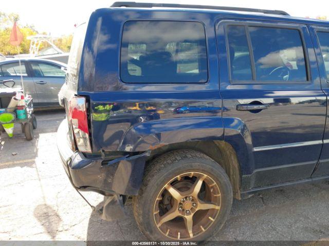 Jeep Patriot Latitude Image 6