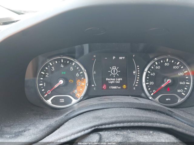 Jeep Renegade Latitude Image 8