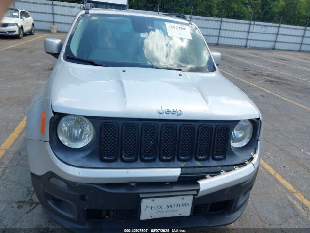 Jeep Renegade Latitude Image 12