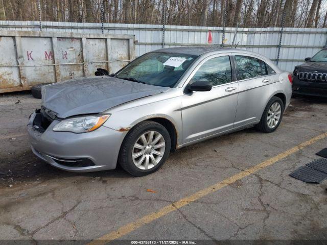 Chrysler 200 Touring Image 8
