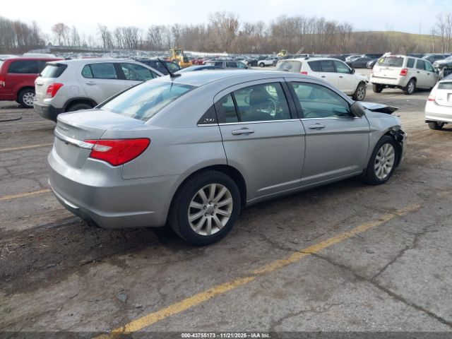 Chrysler 200 Touring Image 5