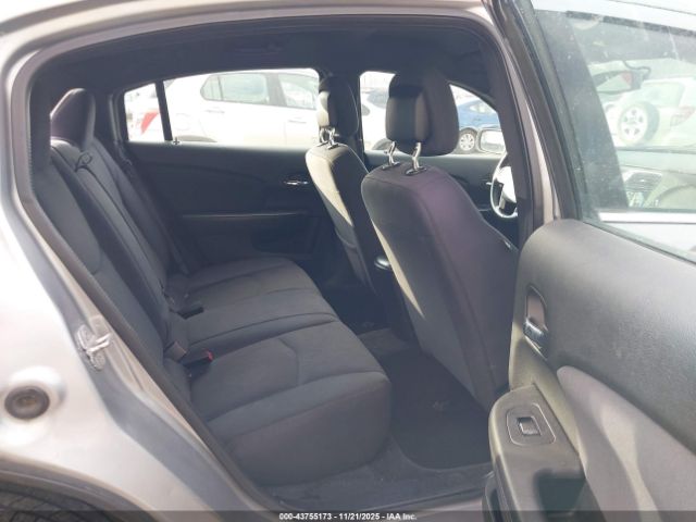 Chrysler 200 Touring Image 9