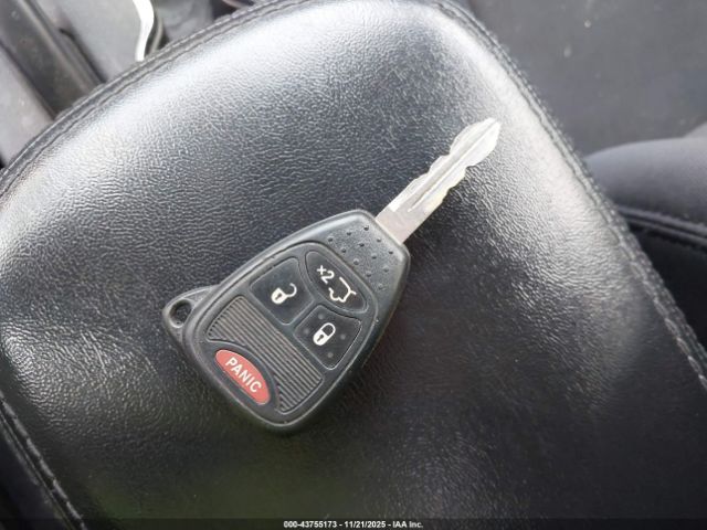 Chrysler 200 Touring Image 12