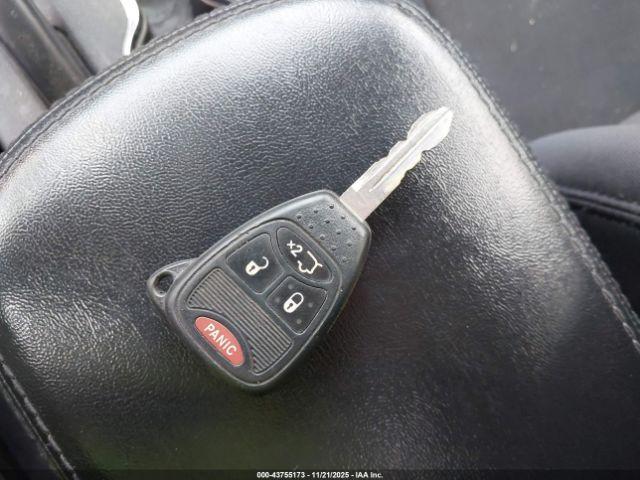 Chrysler 200 Touring Image 12