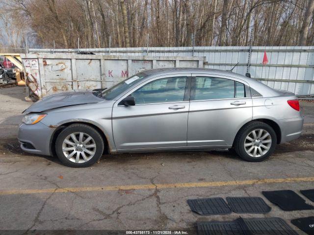Chrysler 200 Touring Image 2
