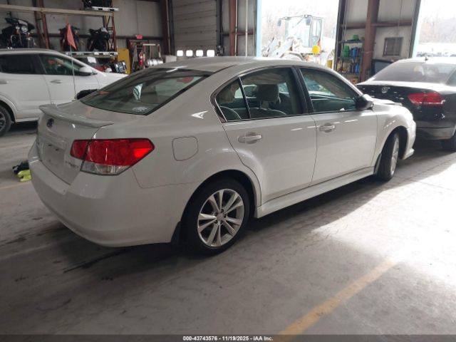 Subaru Legacy 2.5i Image 9