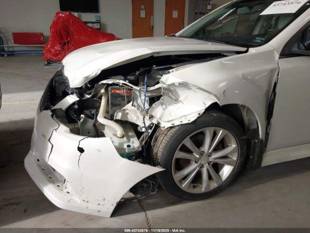 Subaru Legacy 2.5i Image 10