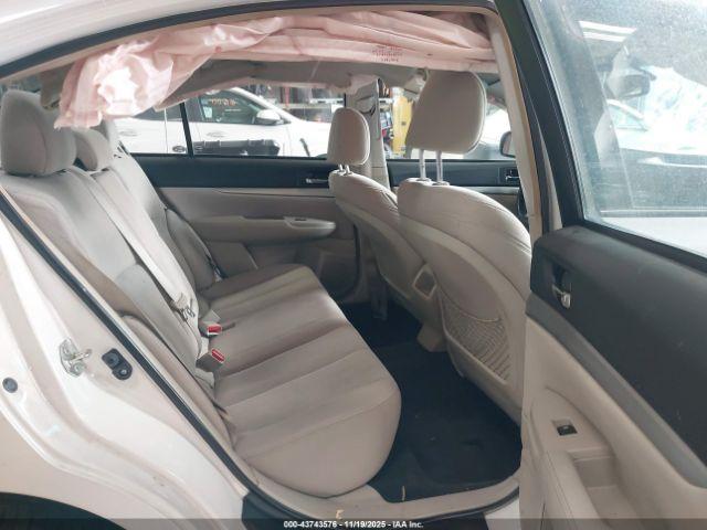 Subaru Legacy 2.5i Image 7